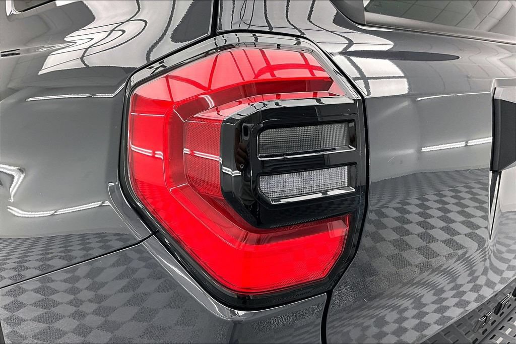 Used 2025 Toyota 4Runner SR5 AWD/4WD image 30