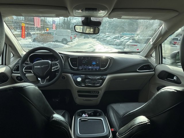 Used 2023 Chrysler Pacifica Touring-L w/ Road Tripper Package image 21