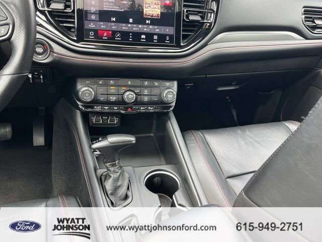 Used 2024 Dodge Durango GT RWD image 16