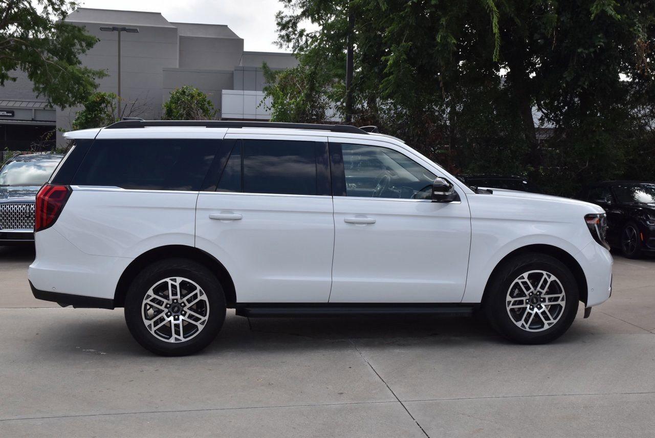 Certified 2025 Ford Expedition Active AWD/4WD image 6