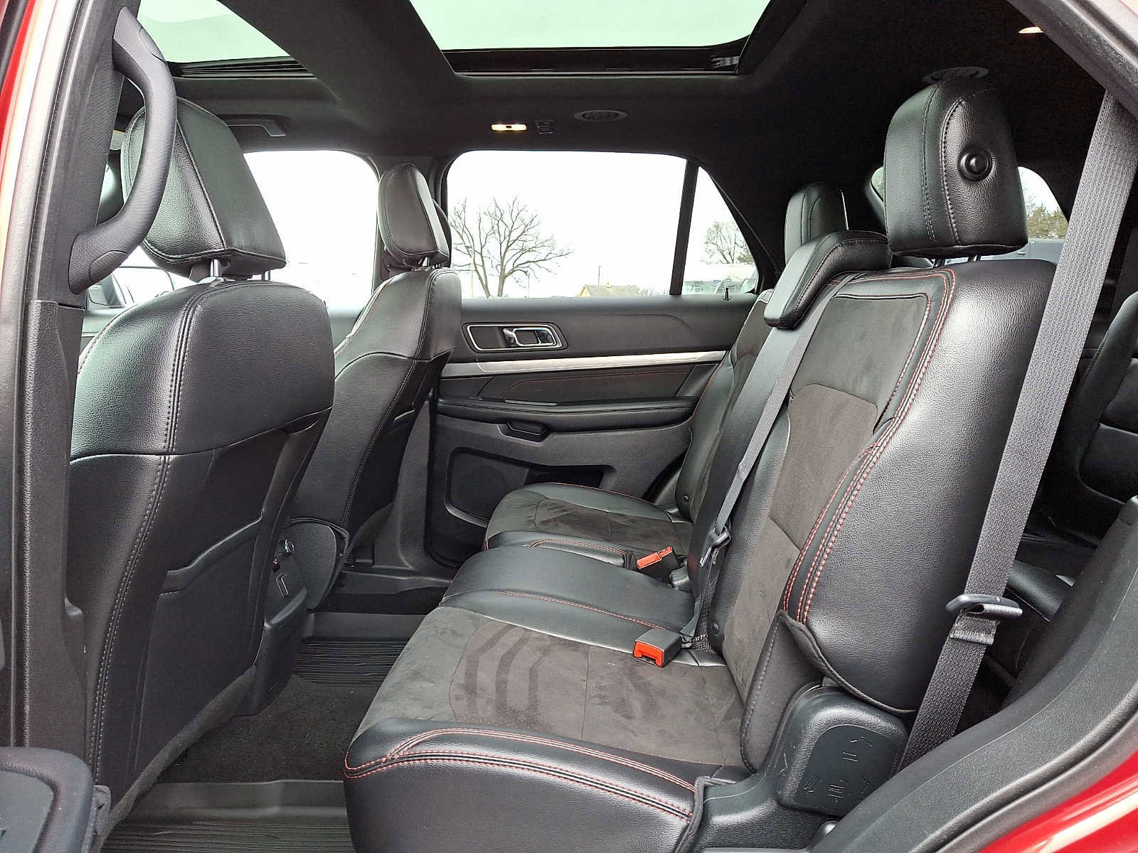 Certified 2019 Ford Explorer XLT w/ Equipment Group 202A image 10