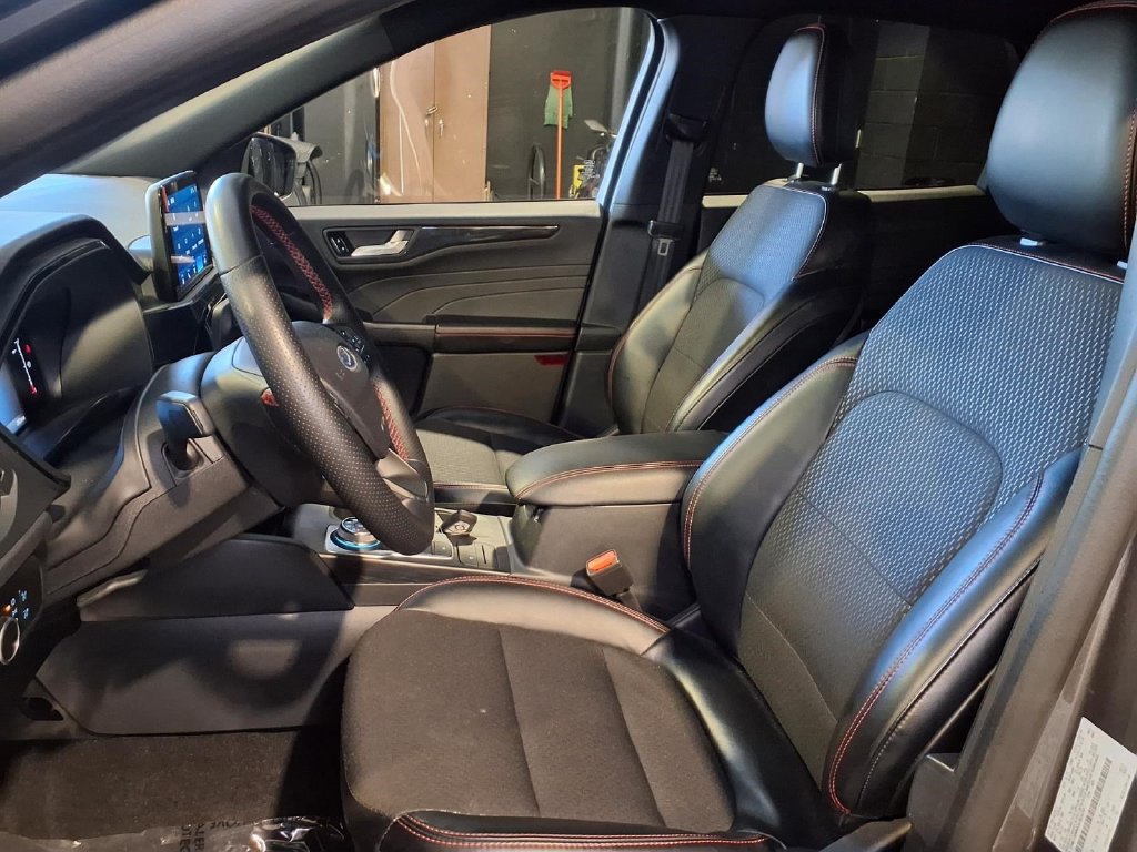 Certified 2025 Ford Escape ST-Line FWD image 18
