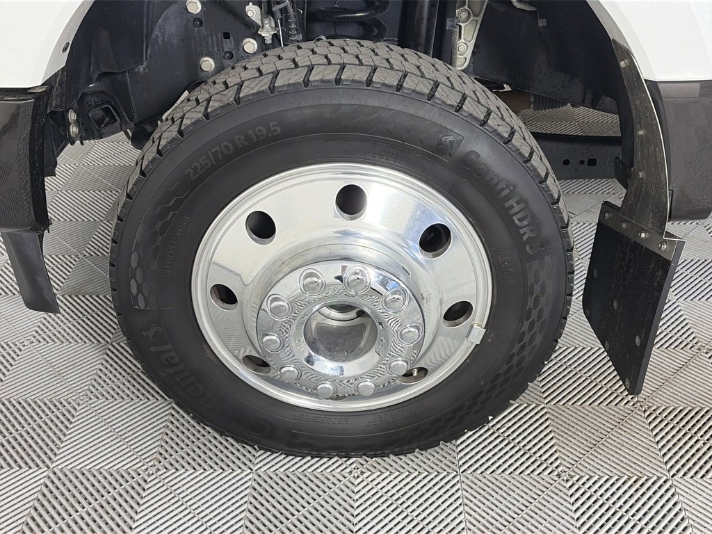 Certified 2025 Ford F450 King Ranch w/ FX4 Off-Road Package image 8