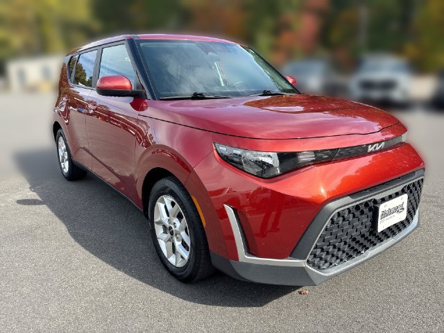 Used 2023 Kia Soul LX w/ LX Technology Package FWD image 2