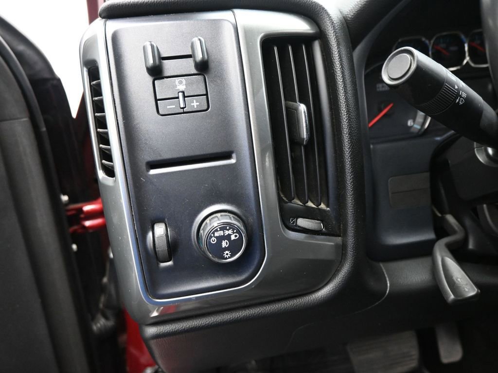 Used 2018 Chevrolet Silverado 1500 LT w/ All Star Edition image 40