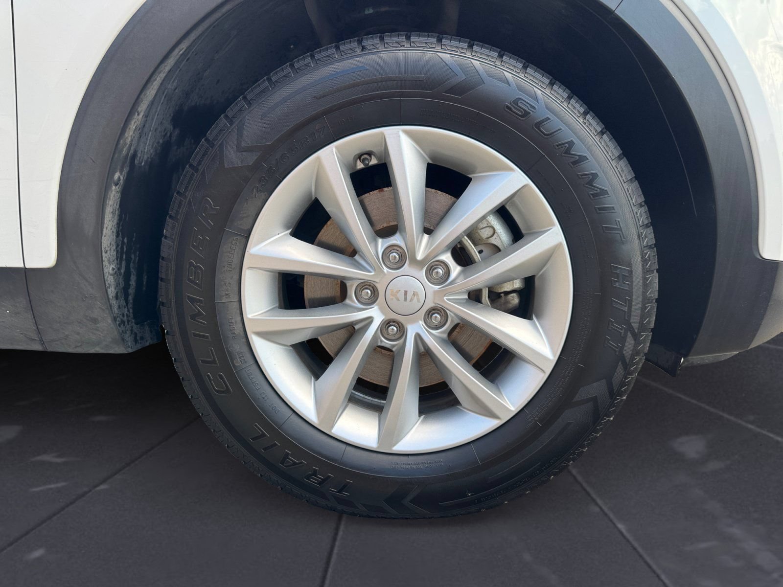 Used 2017 Kia Sorento FWD image 14