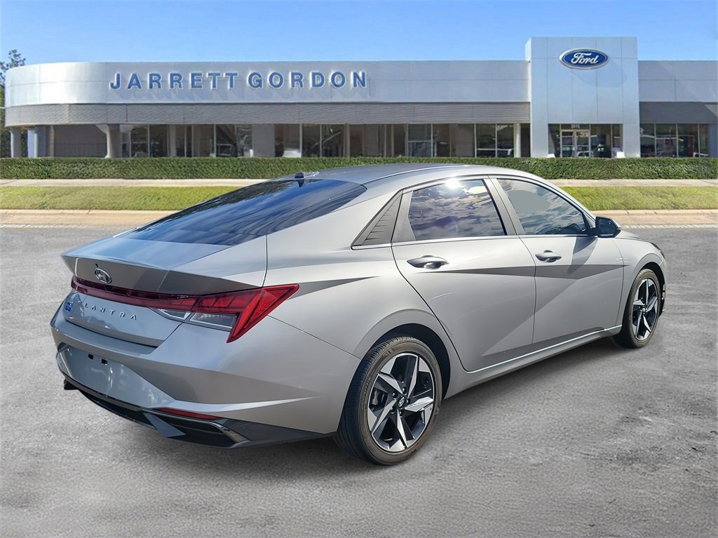 Used 2022 Hyundai Elantra SEL w/ Convenience + Premium Package image 3