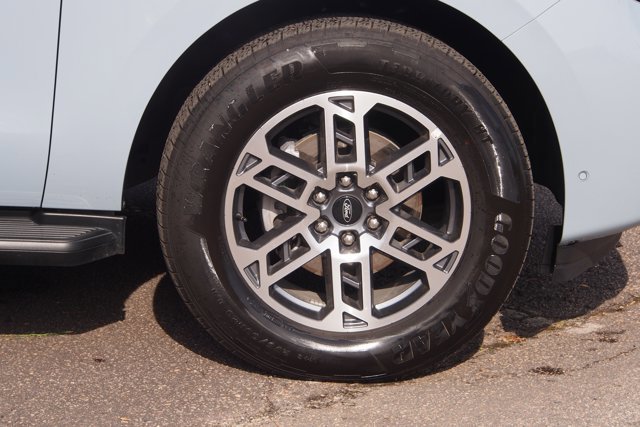 Certified 2025 Ford Expedition Active image 9