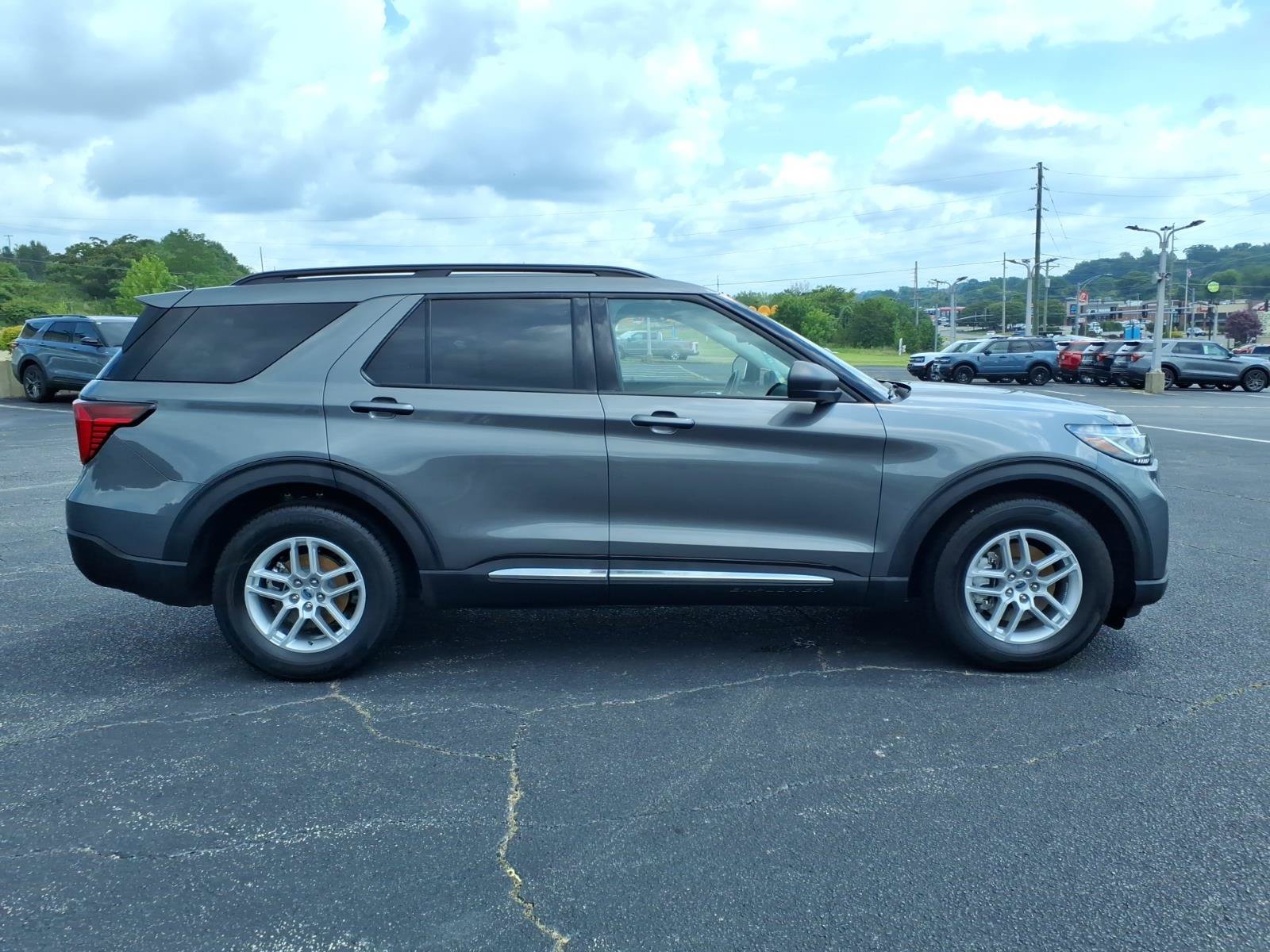 Certified 2025 Ford Explorer Active RWD image 9