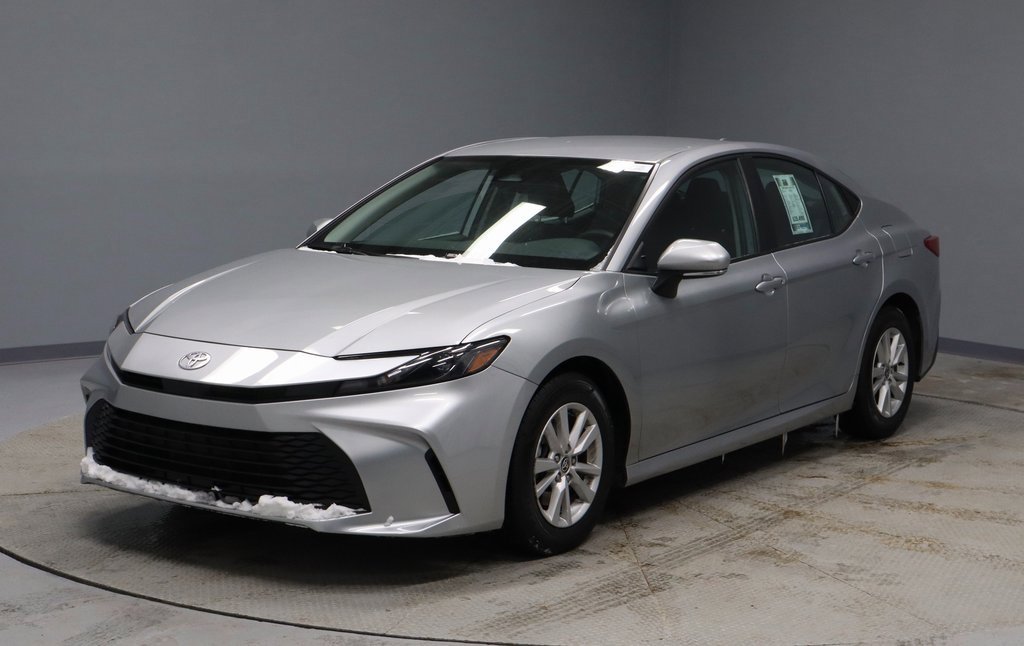 Used 2025 Toyota Camry LE image 7