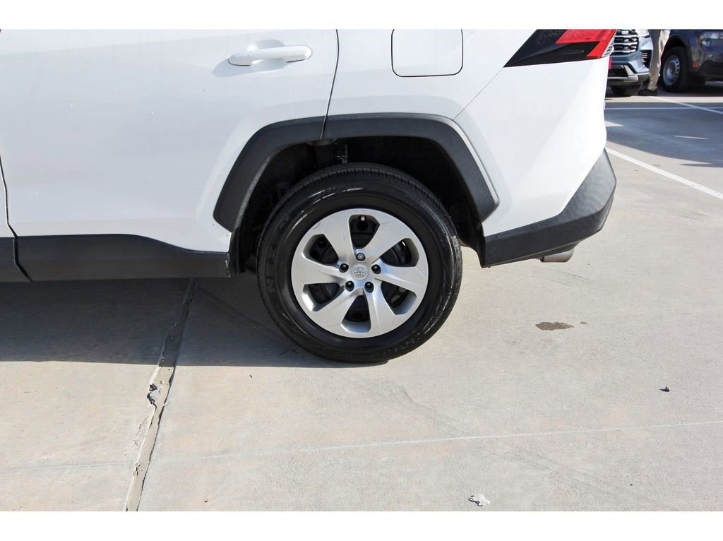 Used 2021 Toyota RAV4 LE FWD image 32