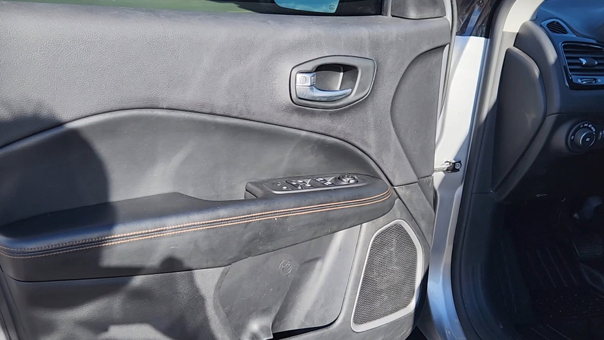 Used 2019 Jeep Compass Limited image 18