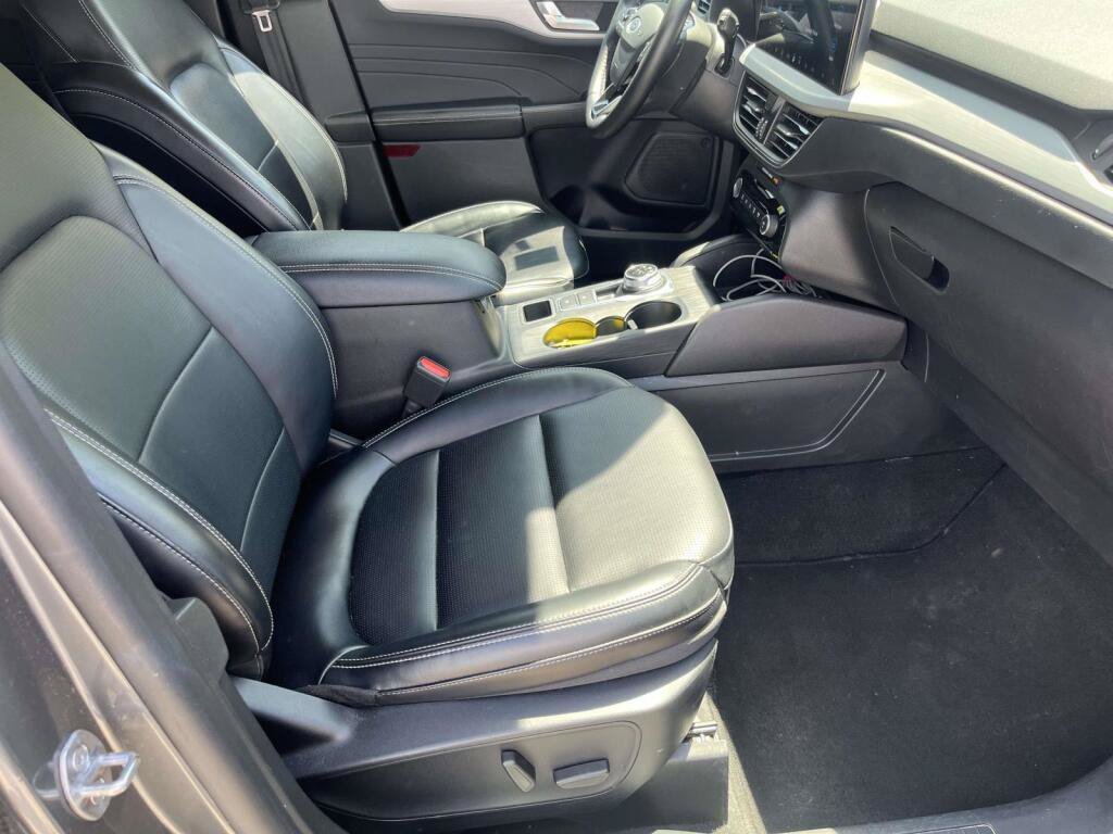 Certified 2024 Ford Escape Platinum AWD/4WD image 23