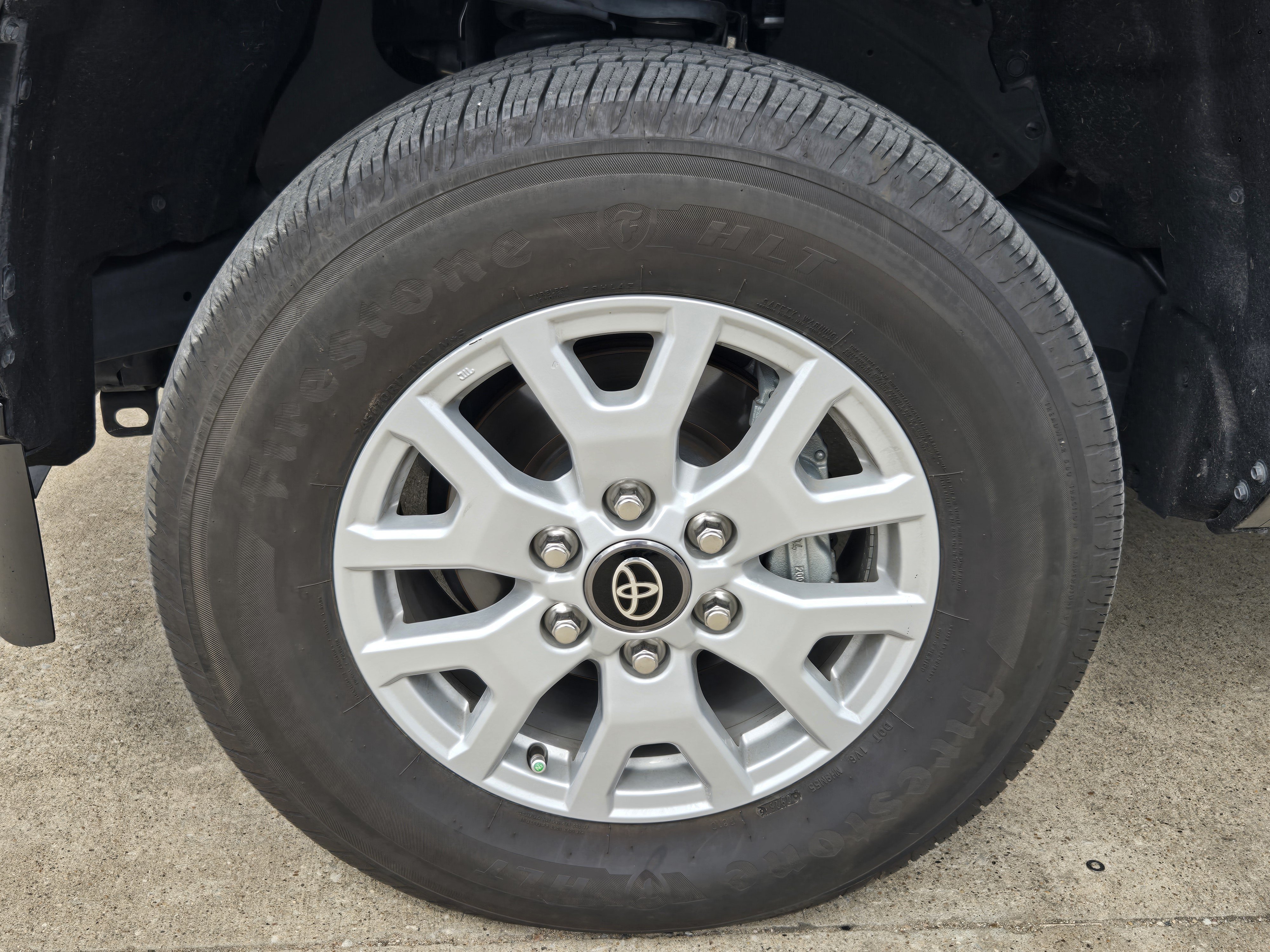 Used 2025 Toyota Tacoma SR5 AWD/4WD image 9