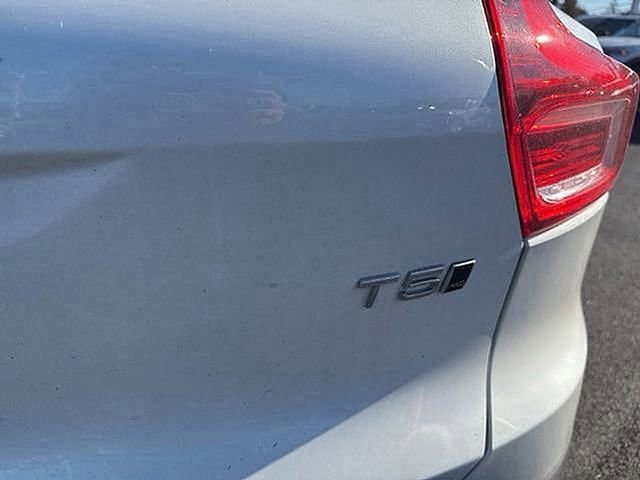 Used 2022 Volvo XC40 T5 R-Design w/ Advanced Package image 20