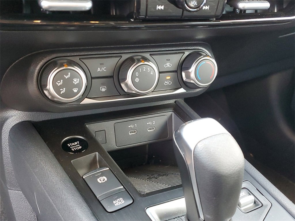 Used 2025 Nissan Kicks SV image 21