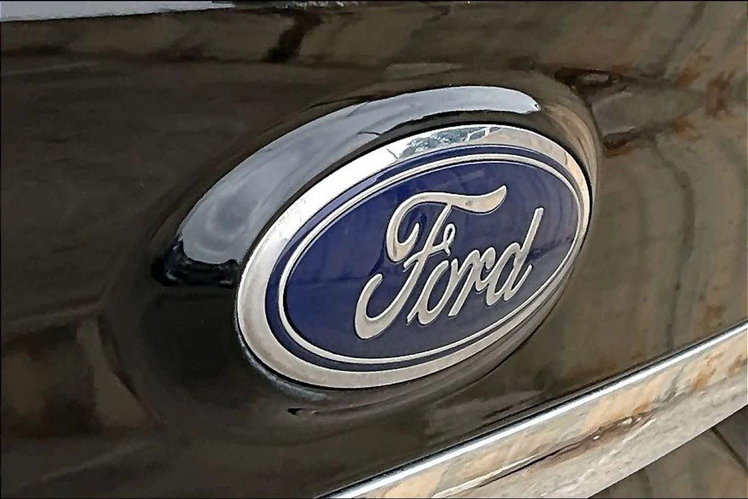 Certified 2019 Ford Edge SE FWD image 31