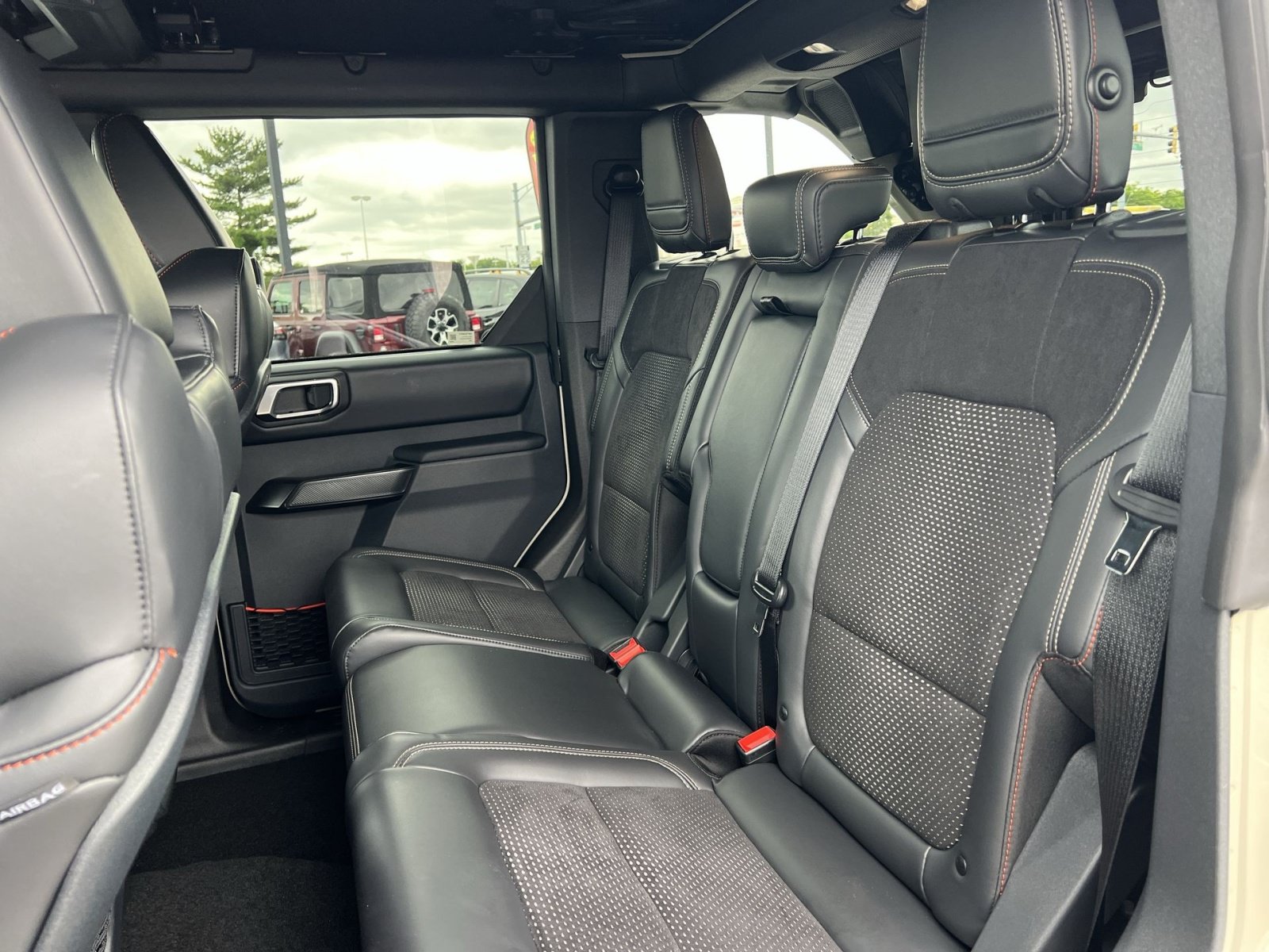 Certified 2025 Ford Bronco Raptor w/ Interior Carbon Fiber Pack AWD/4WD image 24