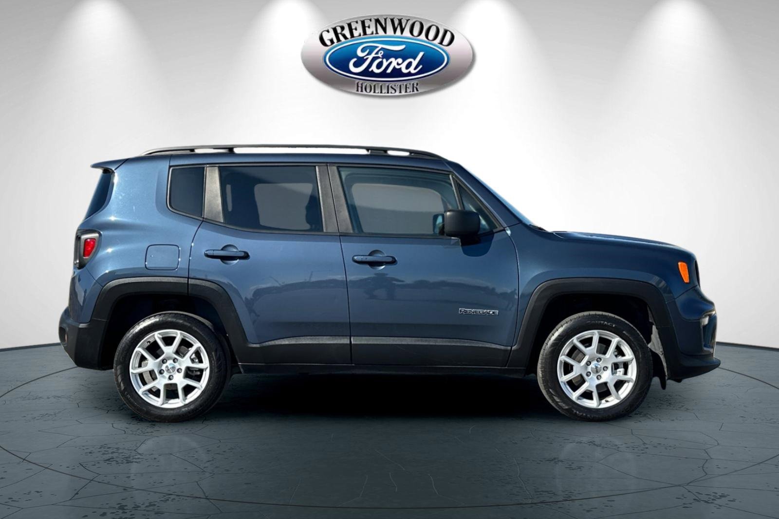 Used 2022 Jeep Renegade Latitude image 3