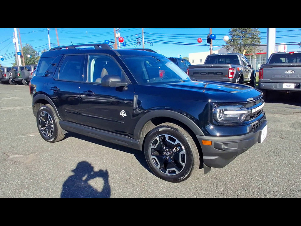 Certified 2023 Ford Bronco Sport Outer Banks AWD/4WD image 2