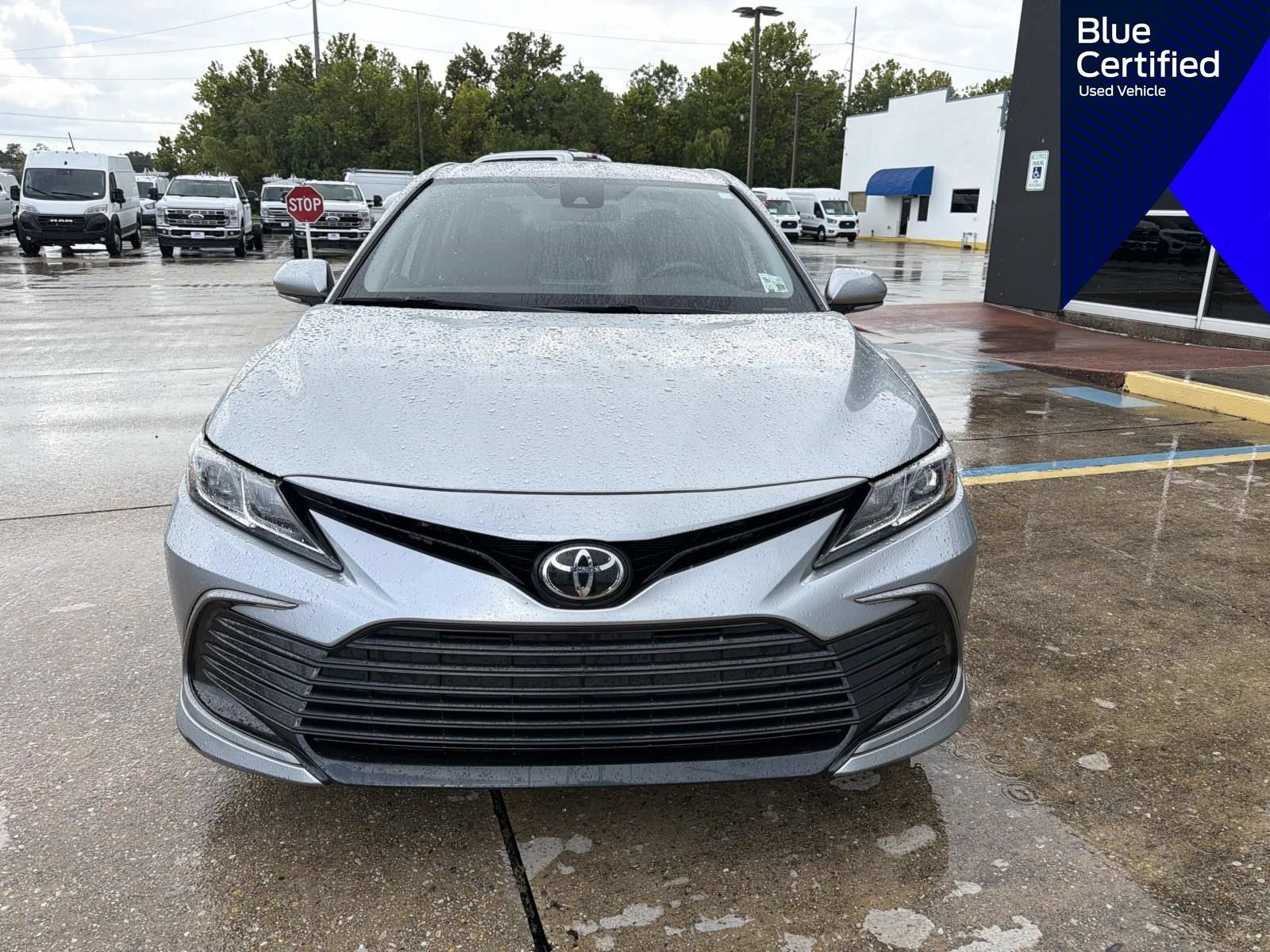 Used 2022 Toyota Camry LE FWD image 3