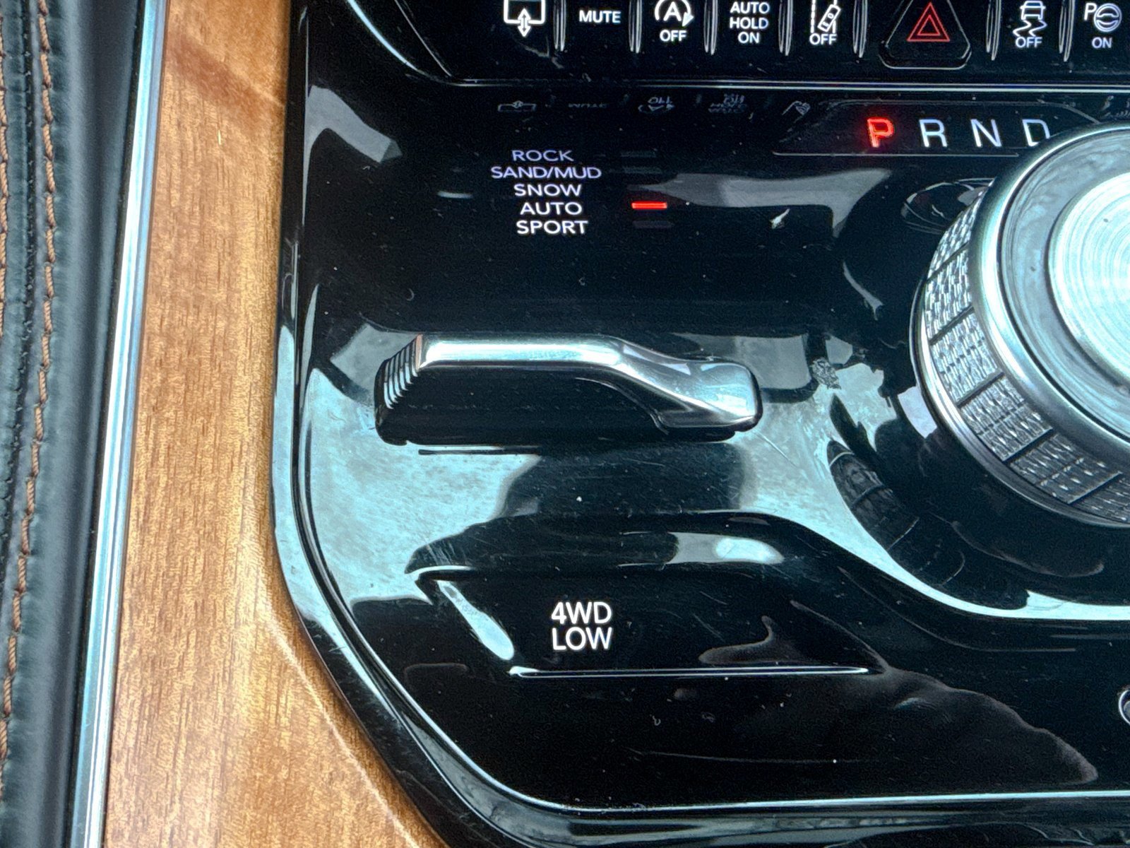 Used 2023 Jeep Grand Wagoneer Series III image 39