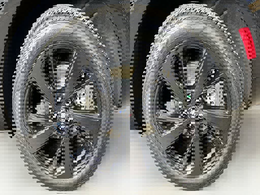 Used 2023 Buick Envision Essence w/ Sport Touring Package image 11