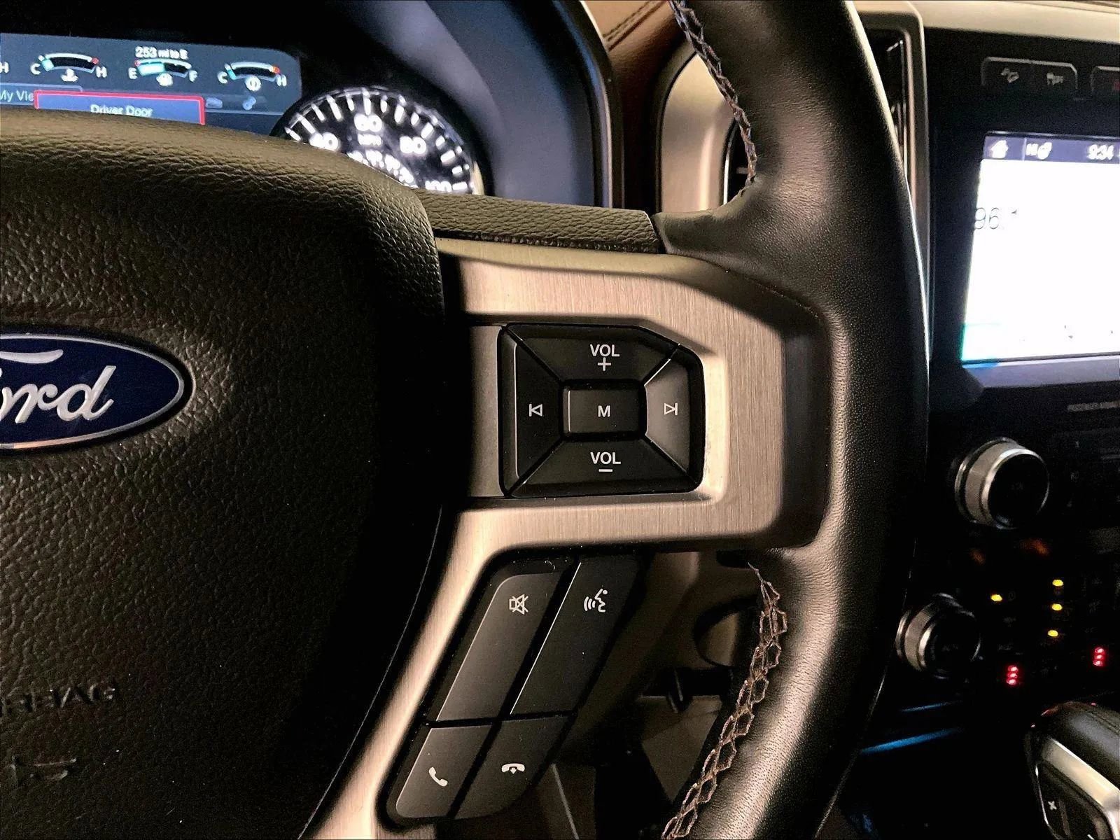 Certified 2019 Ford F150 Platinum w/ Equipment Group 701A Luxury image 18