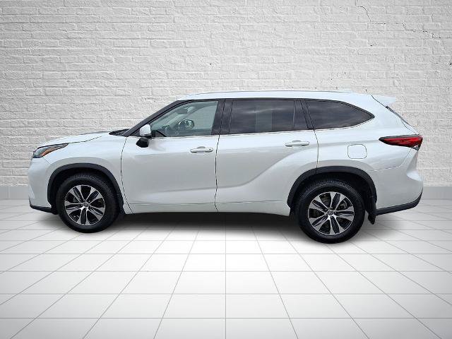 Used 2022 Toyota Highlander XLE AWD/4WD image 7