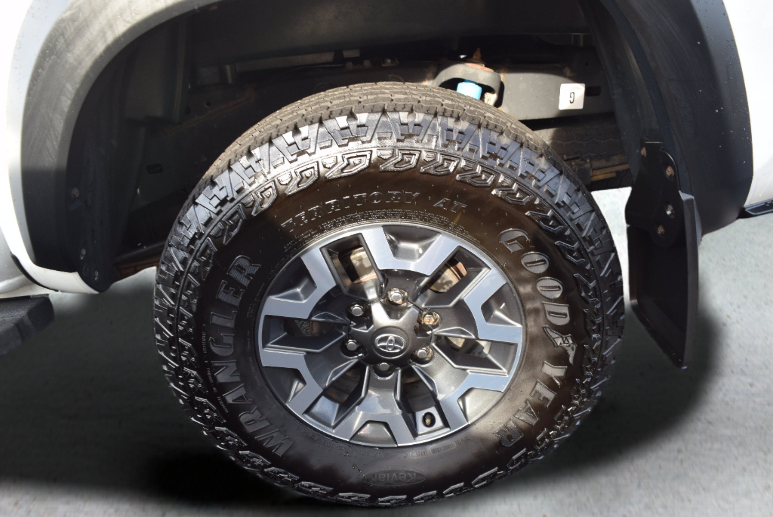 Used 2022 Toyota Tacoma TRD Off-Road AWD/4WD image 8