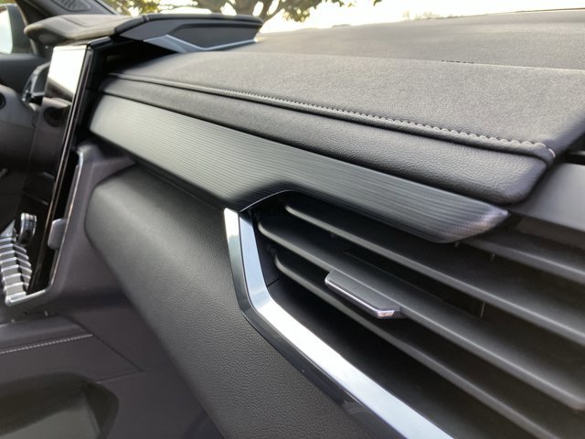 Used 2025 GMC Acadia Elevation image 25