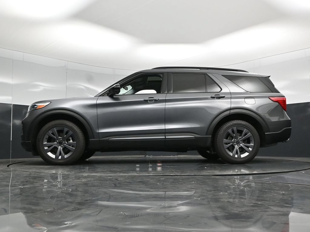 Certified 2022 Ford Explorer XLT w/ Equipment Group 202A AWD/4WD image 60