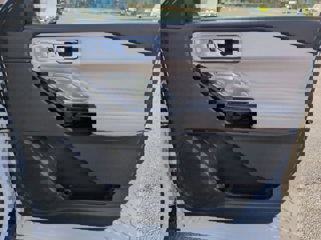 Certified 2021 Ford Explorer Platinum w/ Equipment Group 601A image 33