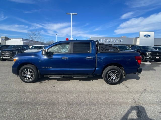 Used 2021 Nissan Titan SV w/ SV Convenience Package image 2