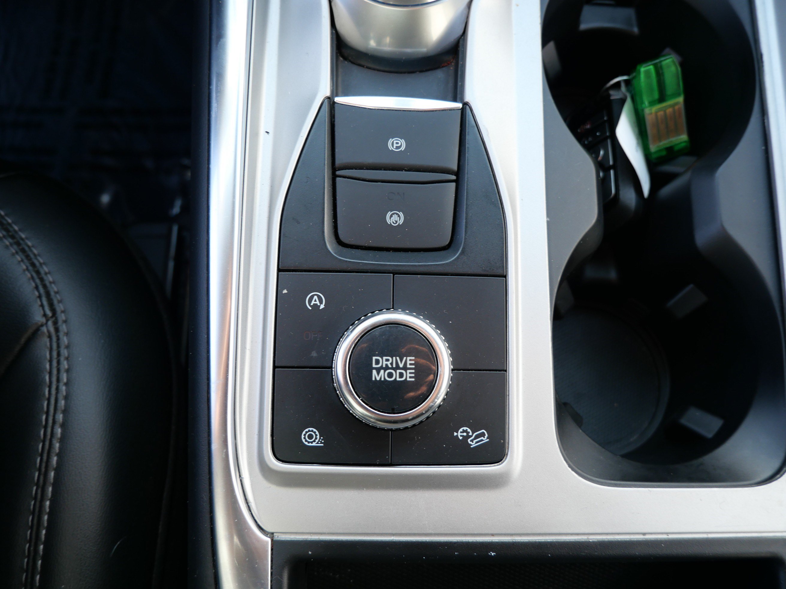 Certified 2024 Ford Explorer XLT w/ Equipment Group 202A AWD/4WD image 32