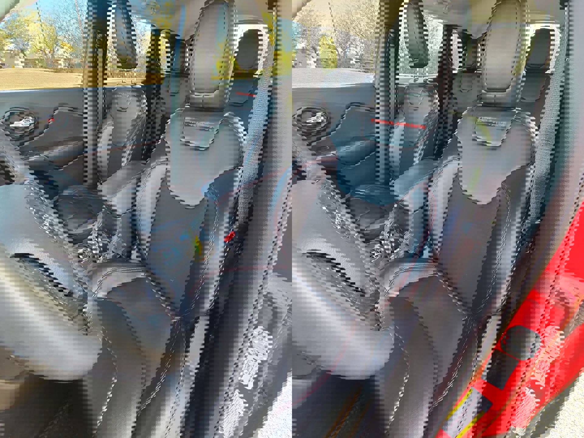 Used 2019 Jeep Cherokee Trailhawk w/ Trailer Tow Group image 12