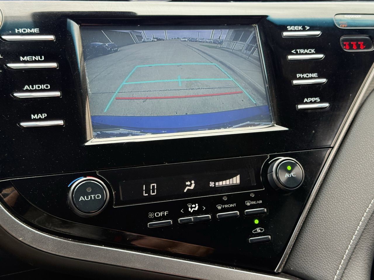 Used 2019 Toyota Camry SE image 18