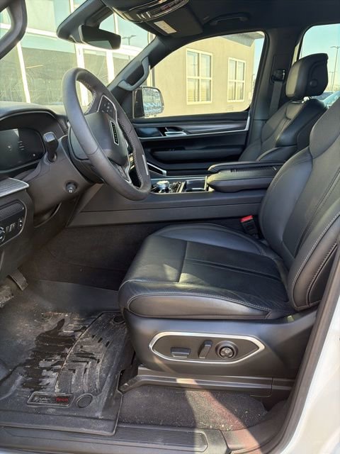 Used 2023 Jeep Wagoneer Series III w/ Preferred Equipment Group image 16