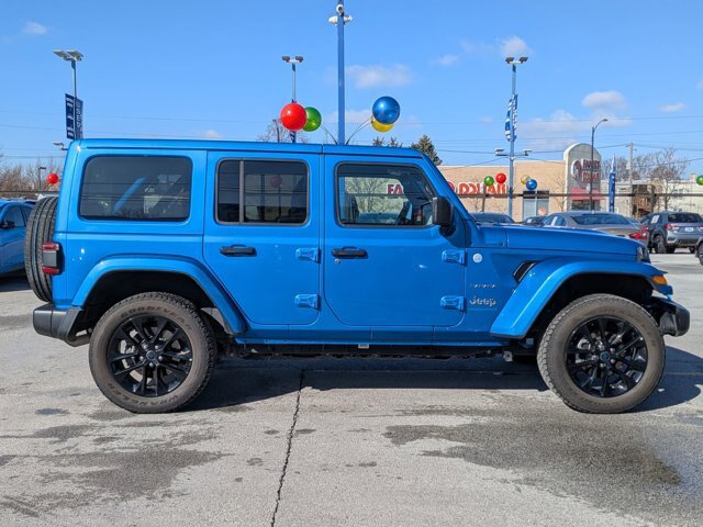 Used 2024 Jeep Wrangler Unlimited Sahara AWD/4WD image 3