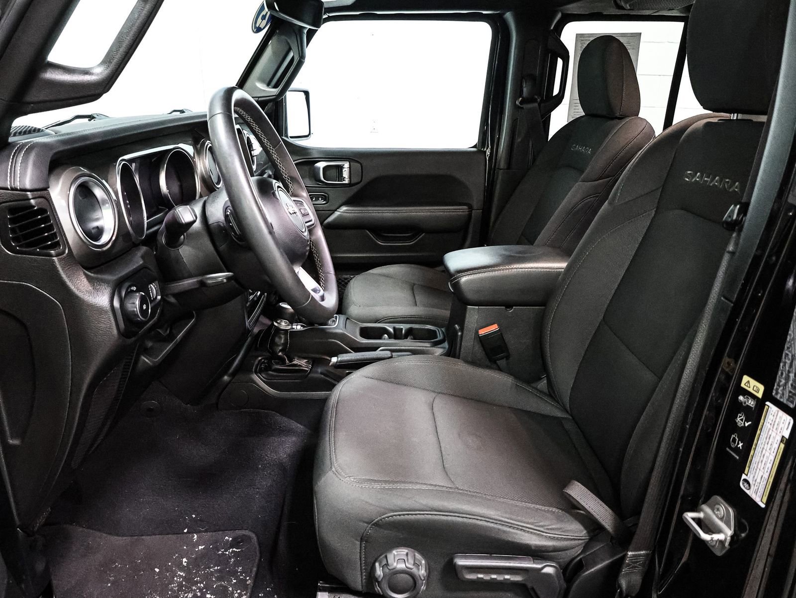 Used 2023 Jeep Wrangler Sahara image 21