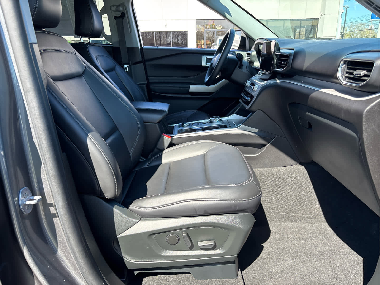 Certified 2023 Ford Explorer XLT w/ Equipment Group 202A image 29