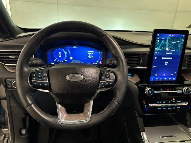 Certified 2022 Ford Explorer Platinum w/ Equipment Group 601A image 11