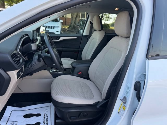 Certified 2022 Ford Escape SE w/ SE Sport Appearance Package AWD/4WD image 12