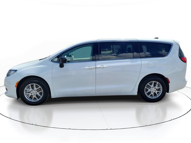 Used 2024 Chrysler Voyager LX FWD image 4
