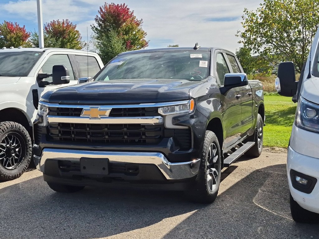 Used 2024 Chevrolet Silverado 1500 LT AWD/4WD image 5