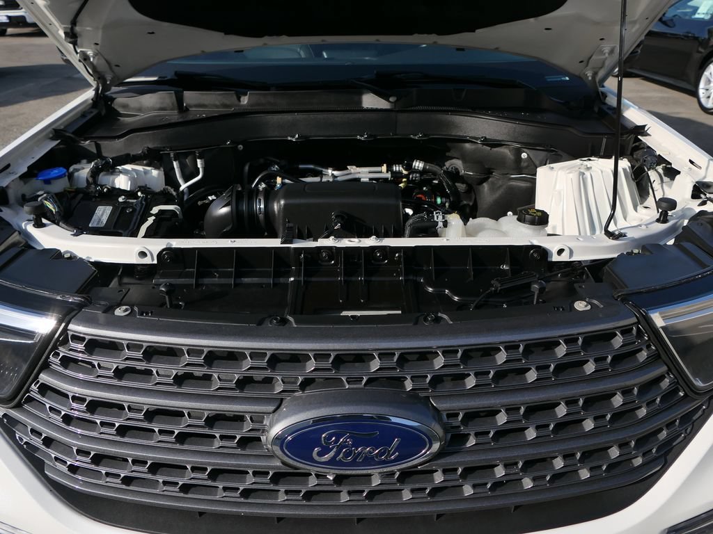 Certified 2024 Ford Explorer XLT w/ Equipment Group 202A RWD image 29