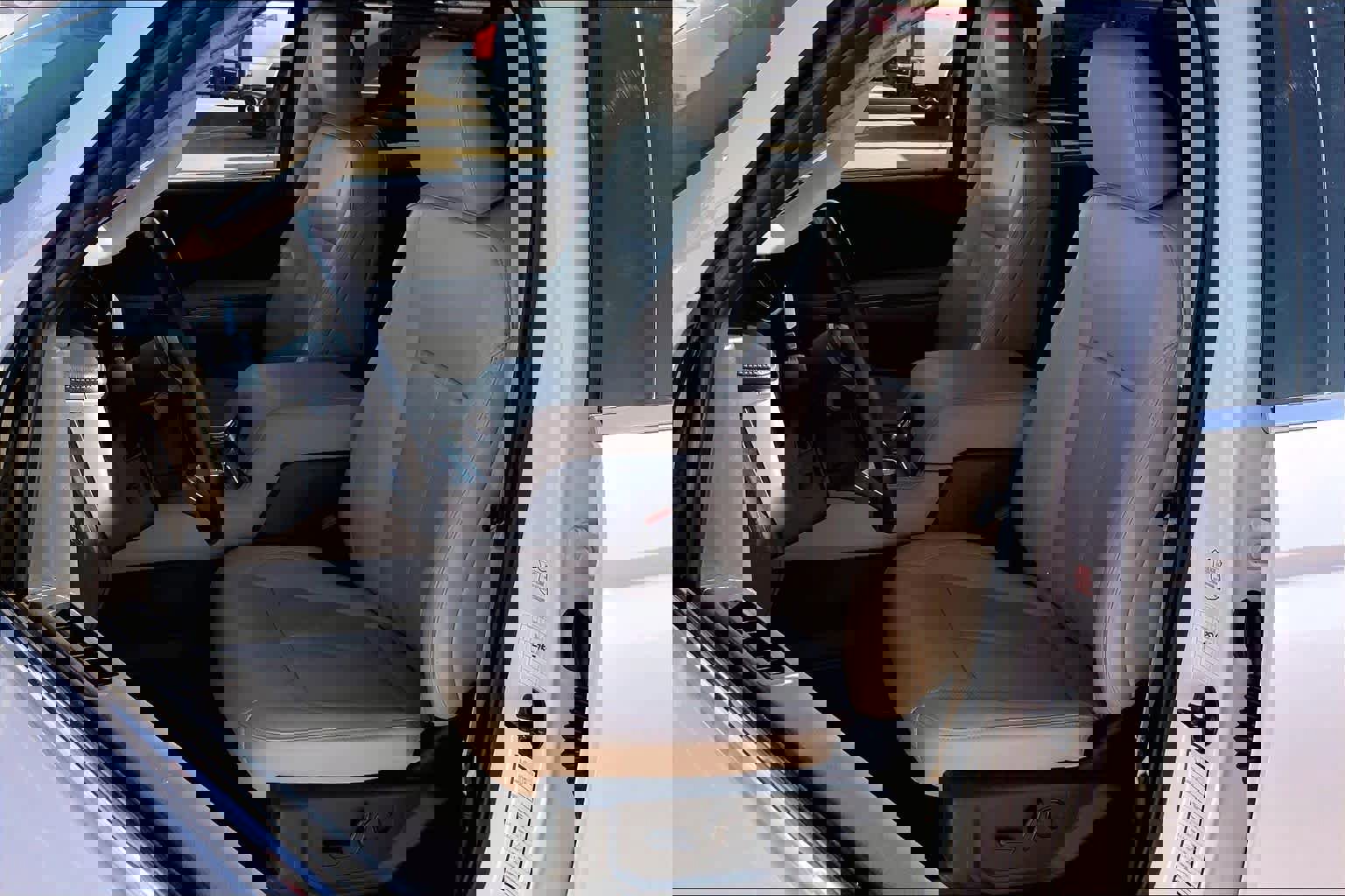 Certified 2024 Ford Expedition Max XLT image 9