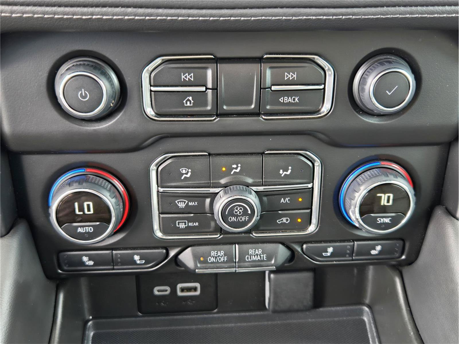 Used 2023 Chevrolet Tahoe Z71 w/ Luxury Package AWD/4WD image 23