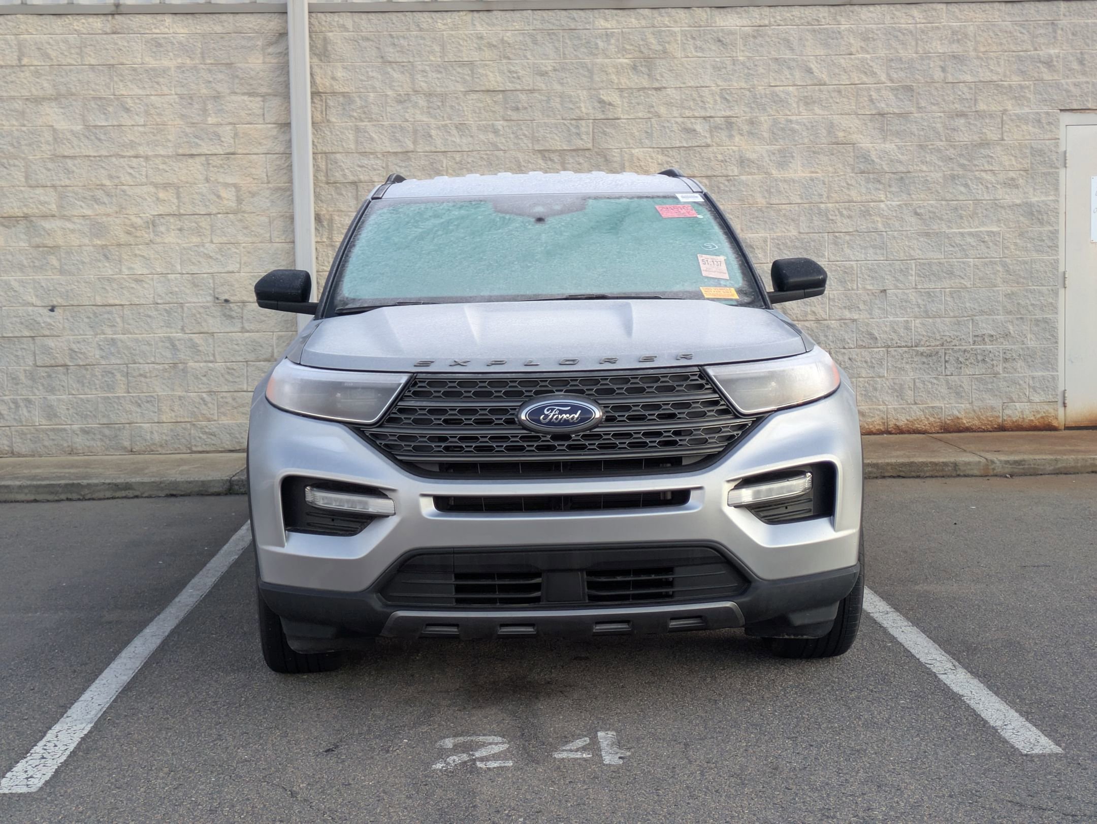 Certified 2022 Ford Explorer XLT w/ Equipment Group 202A image 4