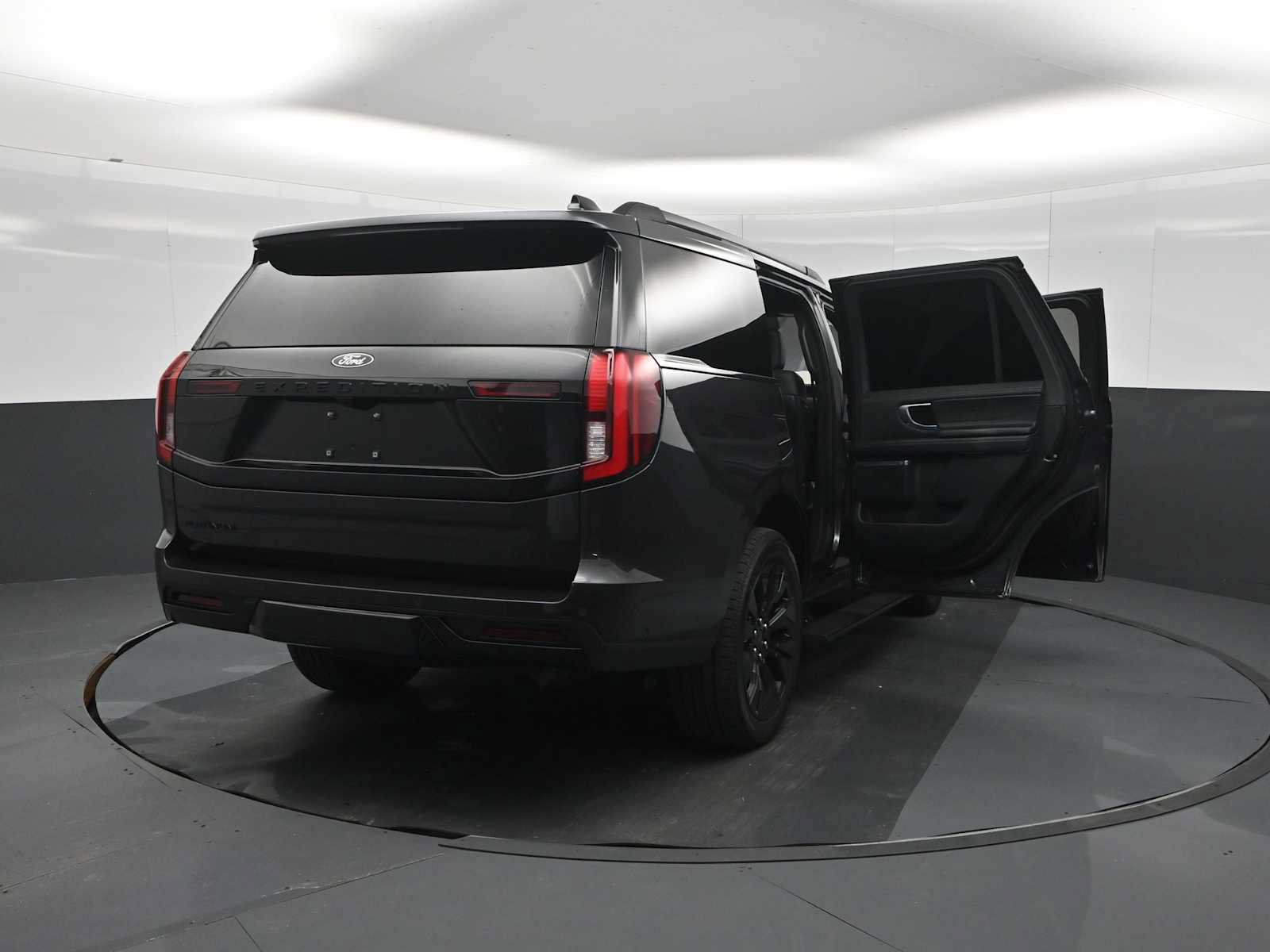 Certified 2025 Ford Expedition Platinum w/ Stealth Appearance Package AWD/4WD image 46